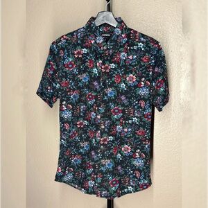 Express men’s short sleeve button down shirt.